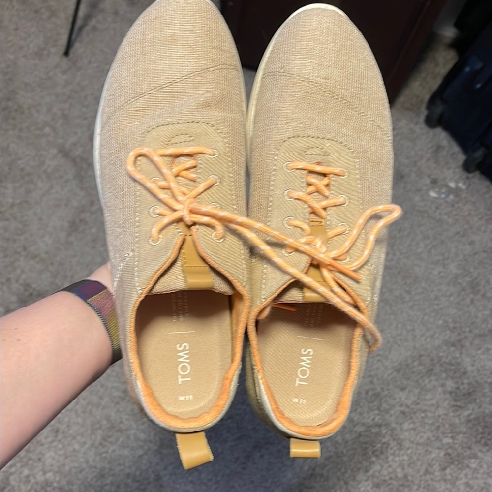 Toms Like New Sneakers
